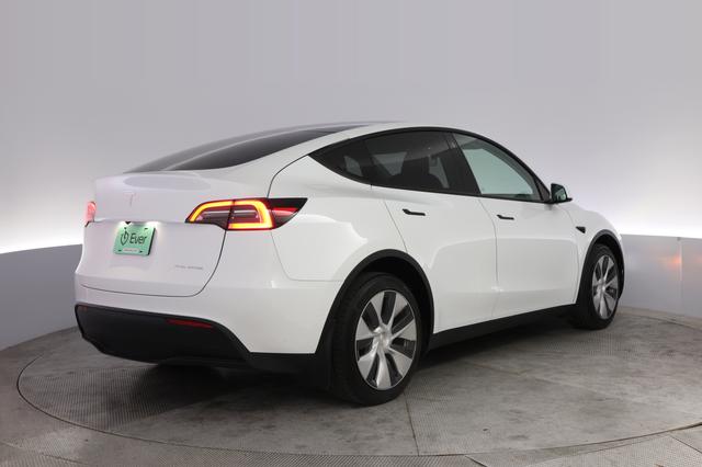 2022 Tesla Model Y — photo 2 of 22