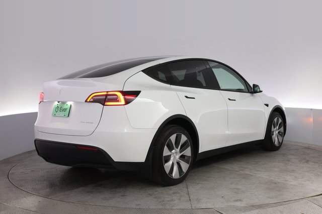 2022 Tesla Model Y — photo 2 of 22