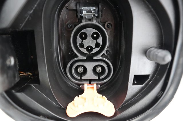 2023 Chevrolet Bolt EV — photo 8 of 23
