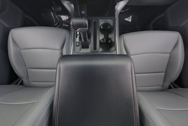 2022 Ford F-150 Lightning — photo 16 of 17