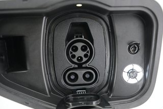 2022 Ford F-150 Lightning — photo 8 of 17