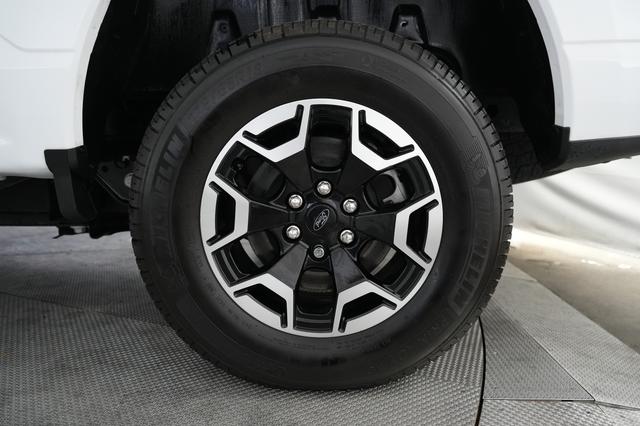 2022 Ford F-150 Lightning — photo 7 of 17