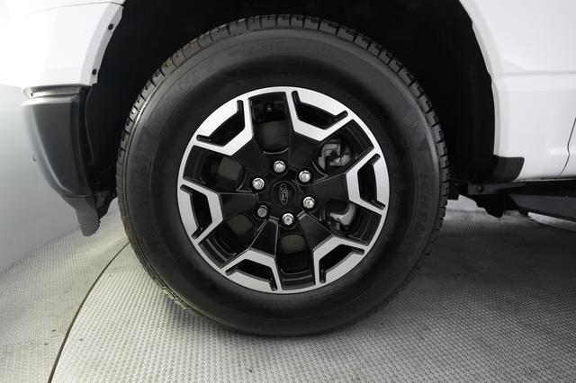 2022 Ford F-150 Lightning — photo 9 of 17