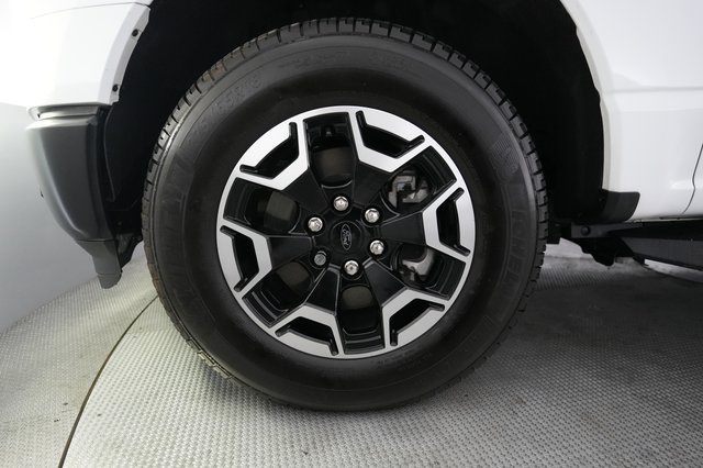 2022 Ford F-150 Lightning — photo 9 of 17