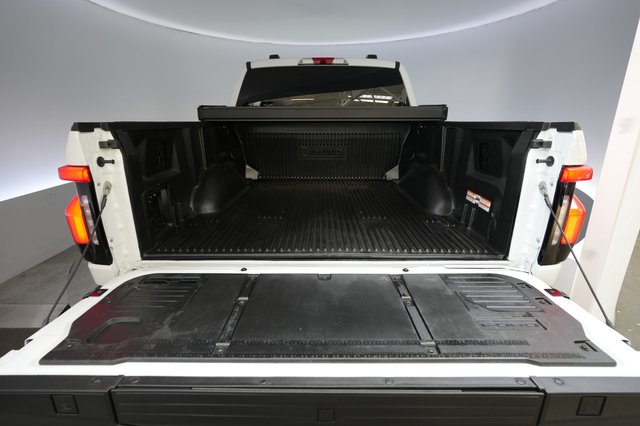 2022 Ford F-150 Lightning — photo 6 of 17