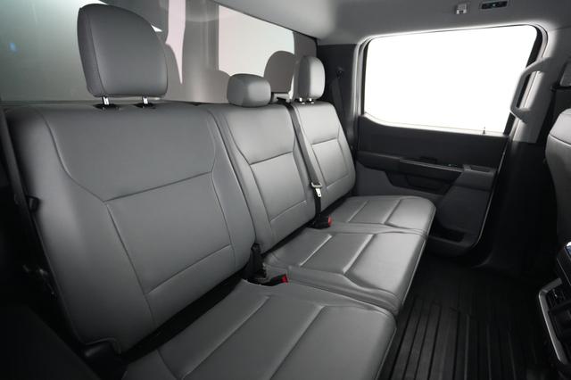 2022 Ford F-150 Lightning — photo 4 of 17
