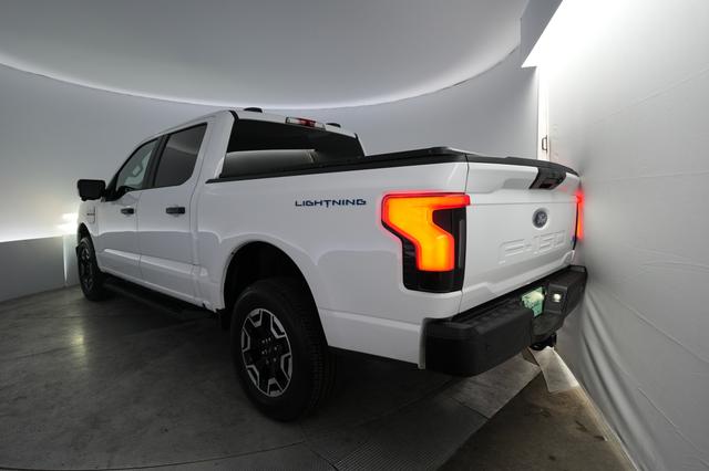 2022 Ford F-150 Lightning — photo 2 of 17