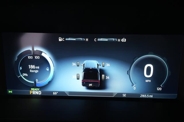 2022 Ford F-150 Lightning — photo 5 of 17