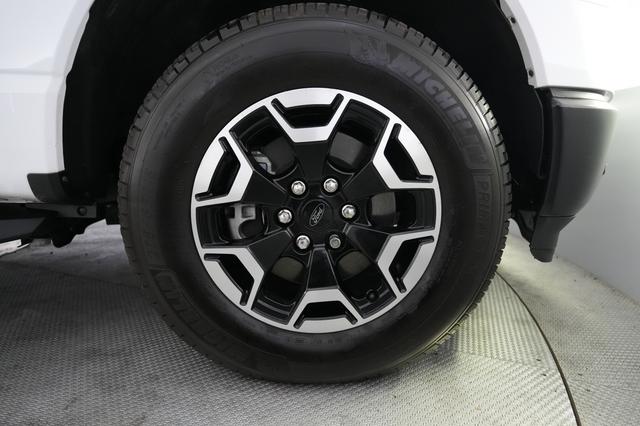 2022 Ford F-150 Lightning — photo 10 of 17