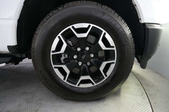 2022 Ford F-150 Lightning — photo 10 of 17