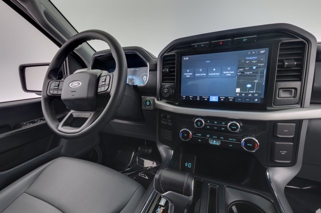 2022 Ford F-150 Lightning — photo 14 of 17