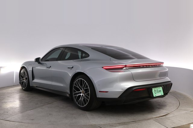 2022 Porsche Taycan — photo 13 of 25