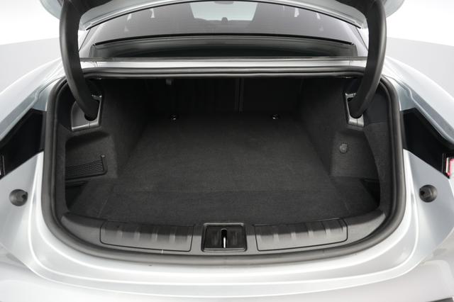 2022 Porsche Taycan — photo 6 of 25