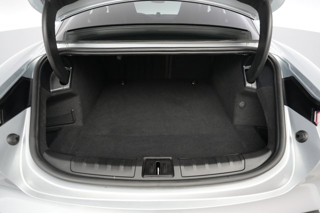 2022 Porsche Taycan — photo 6 of 25