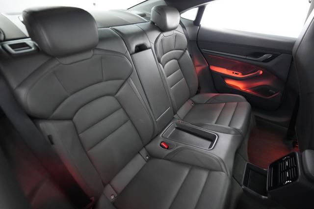 2022 Porsche Taycan — photo 4 of 25