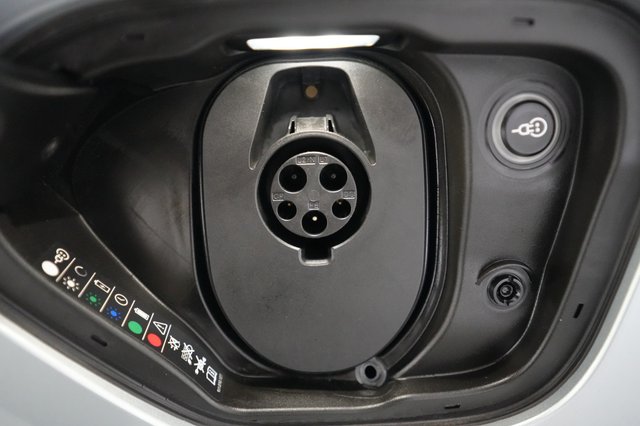 2022 Porsche Taycan — photo 24 of 25