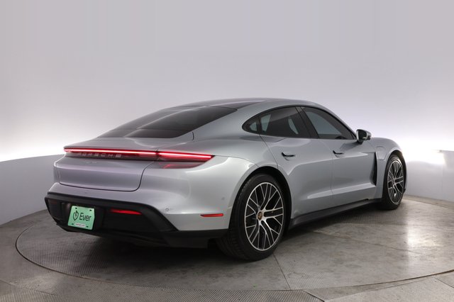 2022 Porsche Taycan — photo 2 of 25