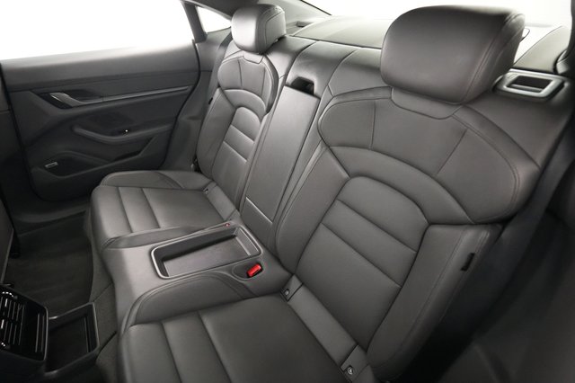 2022 Porsche Taycan — photo 19 of 25