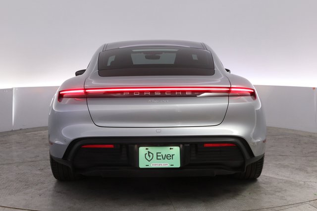 2022 Porsche Taycan — photo 12 of 25