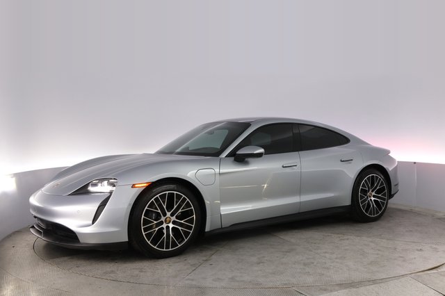 2022 Porsche Taycan — photo 14 of 25