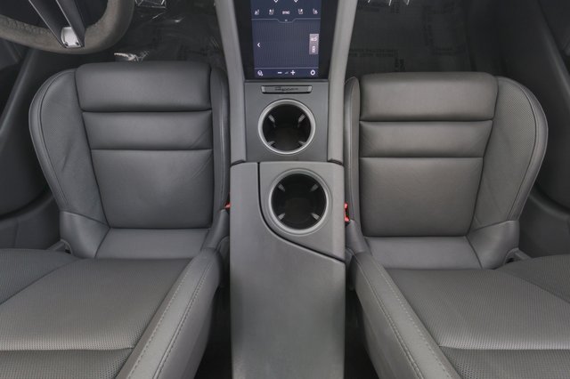 2022 Porsche Taycan — photo 22 of 25