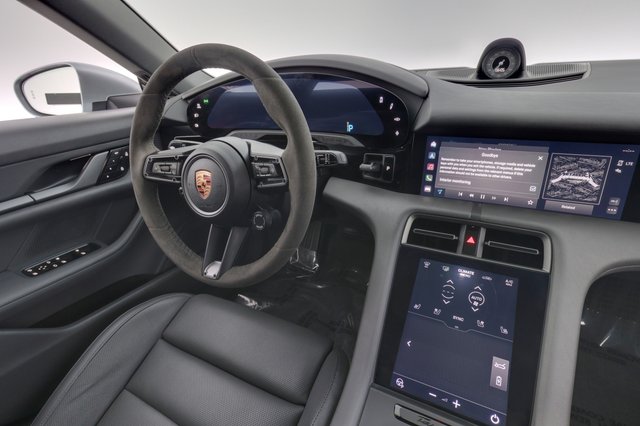 2022 Porsche Taycan — photo 20 of 25