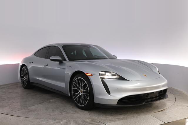 2022 Porsche Taycan — photo 10 of 25