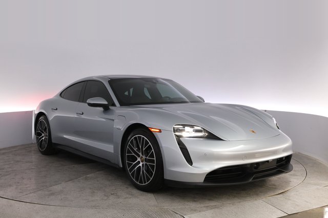 2022 Porsche Taycan — photo 10 of 25