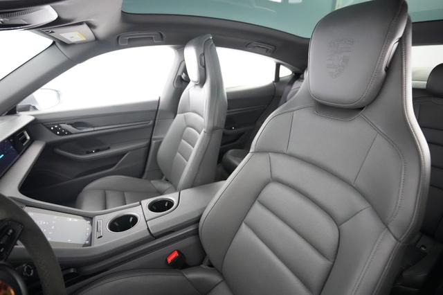 2022 Porsche Taycan — photo 3 of 25