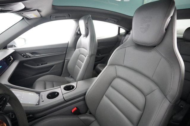 2022 Porsche Taycan — photo 3 of 25