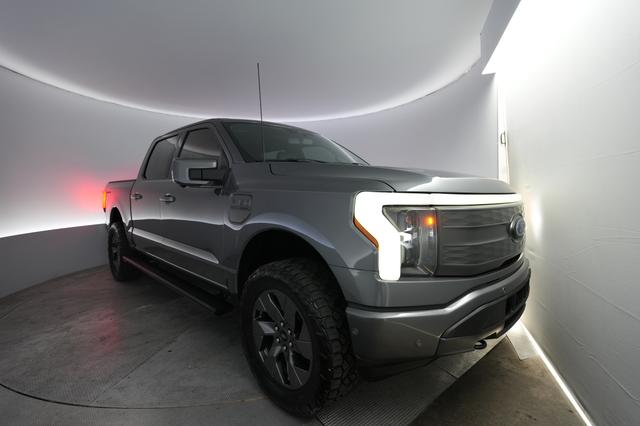 2023 Ford F-150 Lightning — VIN 1FTVW1EV4PWG29136