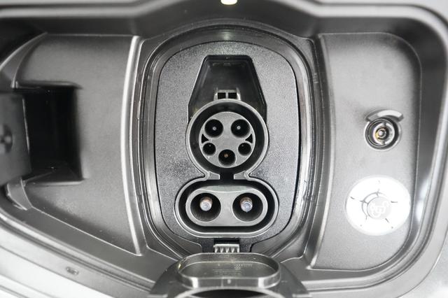 2023 Ford F-150 Lightning — photo 8 of 15
