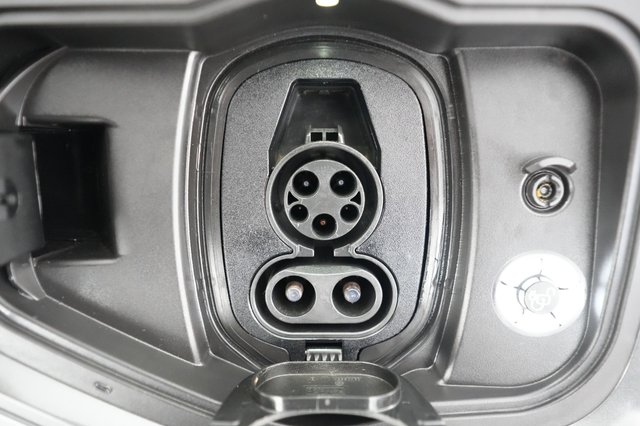 2023 Ford F-150 Lightning — photo 8 of 15