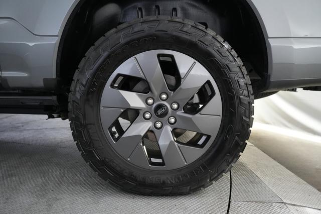 2023 Ford F-150 Lightning — photo 7 of 15