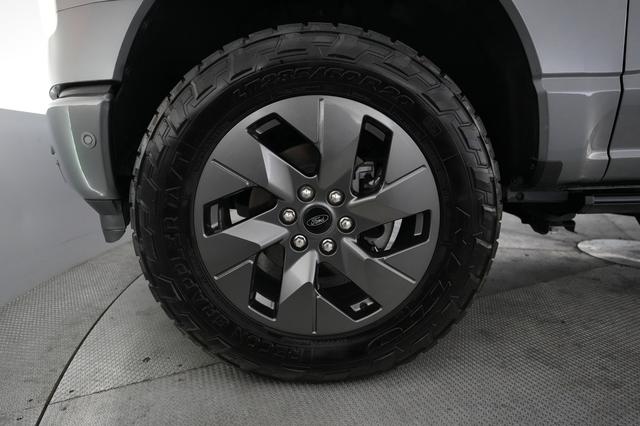 2023 Ford F-150 Lightning — photo 9 of 15