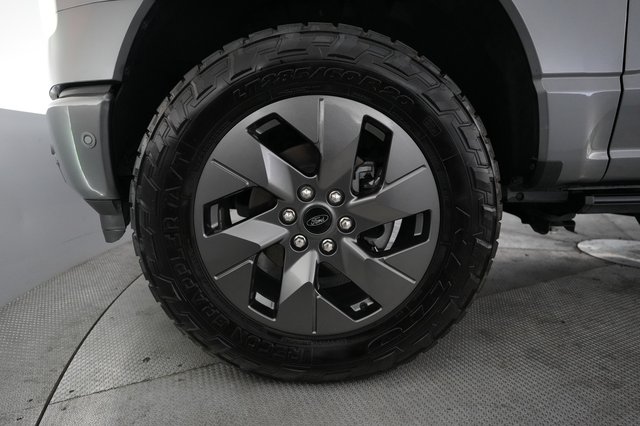 2023 Ford F-150 Lightning — photo 9 of 15