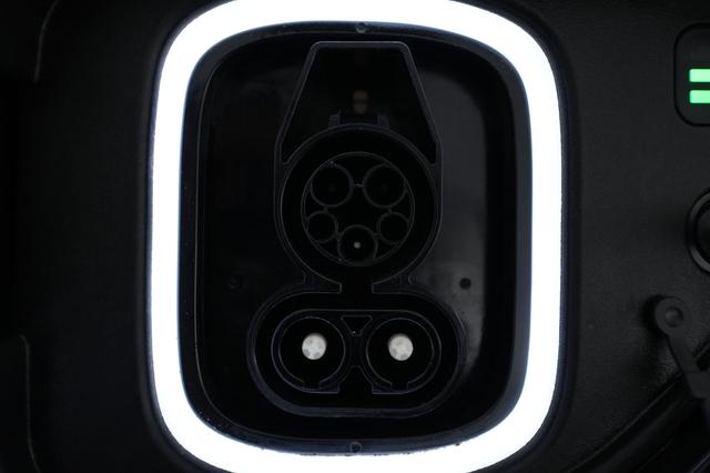 2023 Hyundai Kona Electric — photo 8 of 28