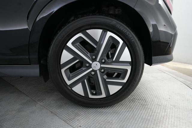 2023 Hyundai Kona Electric — photo 7 of 28