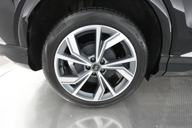 2023 Audi Q4 e-tron — photo 16 of 27