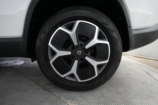 2024 Rivian R1S — photo 7 of 24