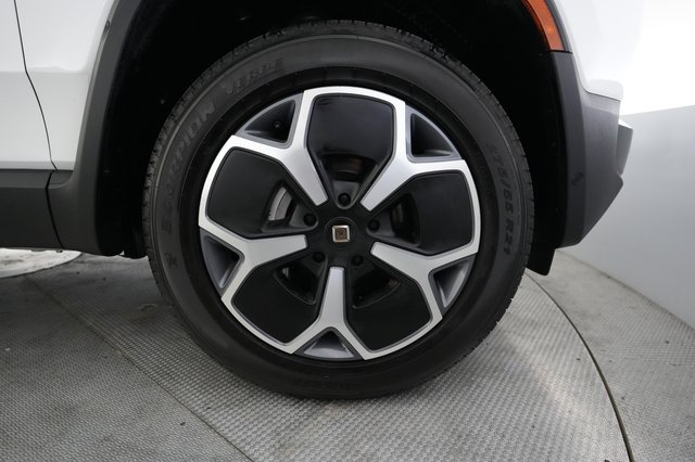 2024 Rivian R1S — photo 16 of 24