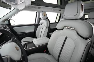 2024 Rivian R1S — photo 3 of 24