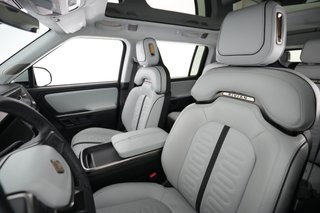 2024 Rivian R1S — photo 3 of 24