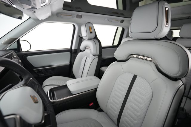 2024 Rivian R1S — photo 3 of 24