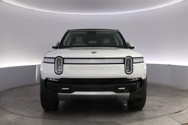 2024 Rivian R1S — photo 9 of 24