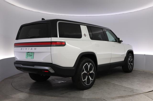 2024 Rivian R1S — photo 2 of 24