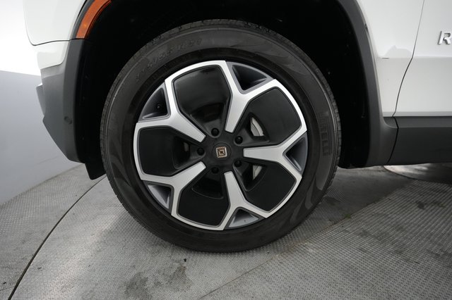 2024 Rivian R1S — photo 15 of 24