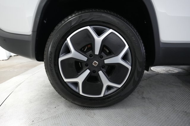2024 Rivian R1S — photo 17 of 24