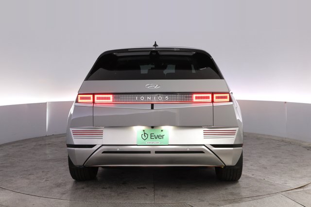 2024 Hyundai IONIQ 5 — photo 12 of 26