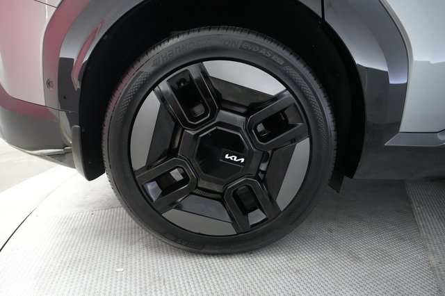 2024 Kia EV9 — photo 17 of 29
